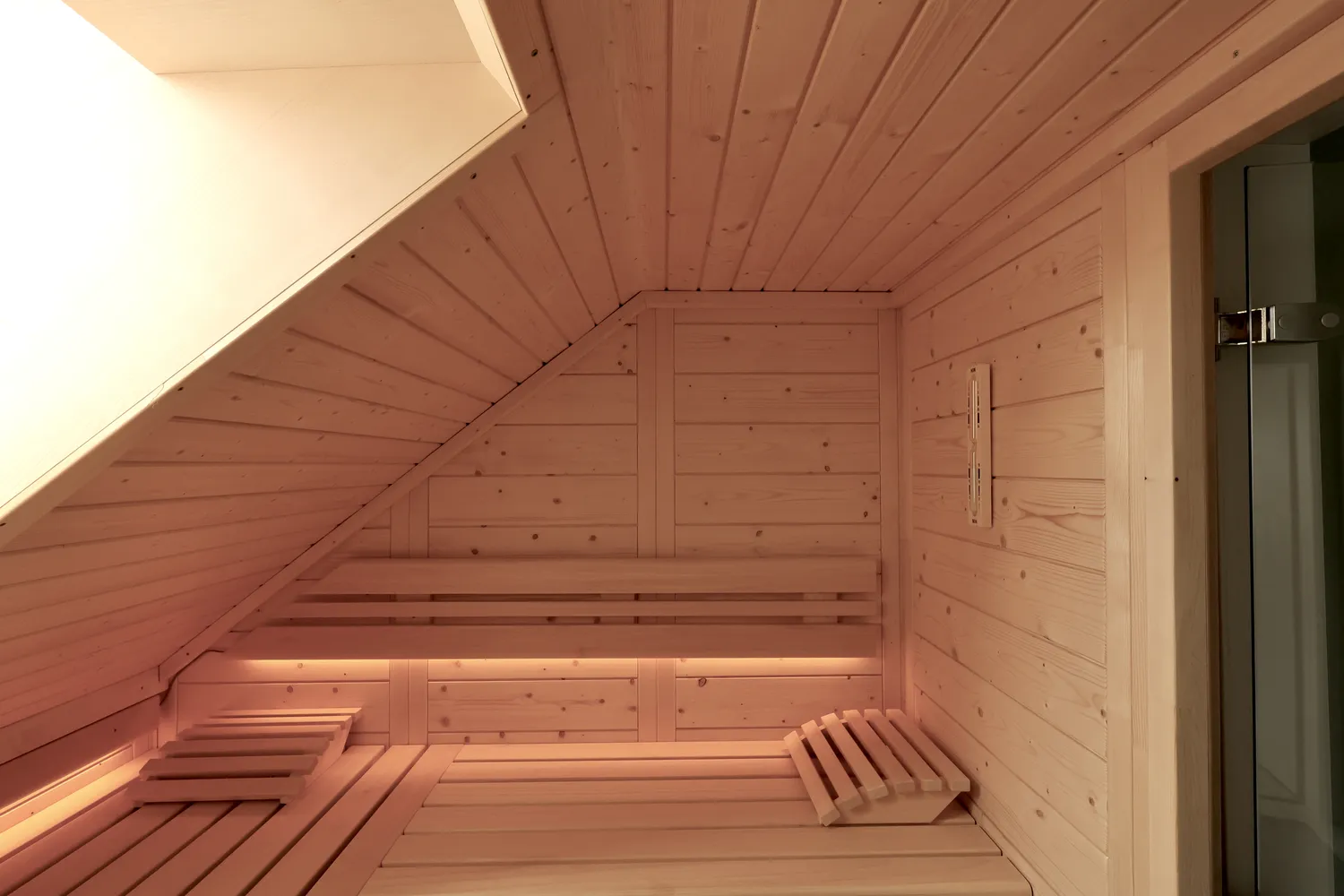 Sauna Stegmann - Wellness & More - Individuelle Sauna mit Dachschräge im Rhein-Main-Gebiet