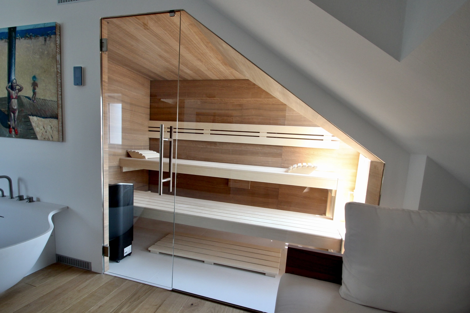 Sauna Stegmann - Wellness & More - Moderne Sauna mit Holzinterieur und Glastür.