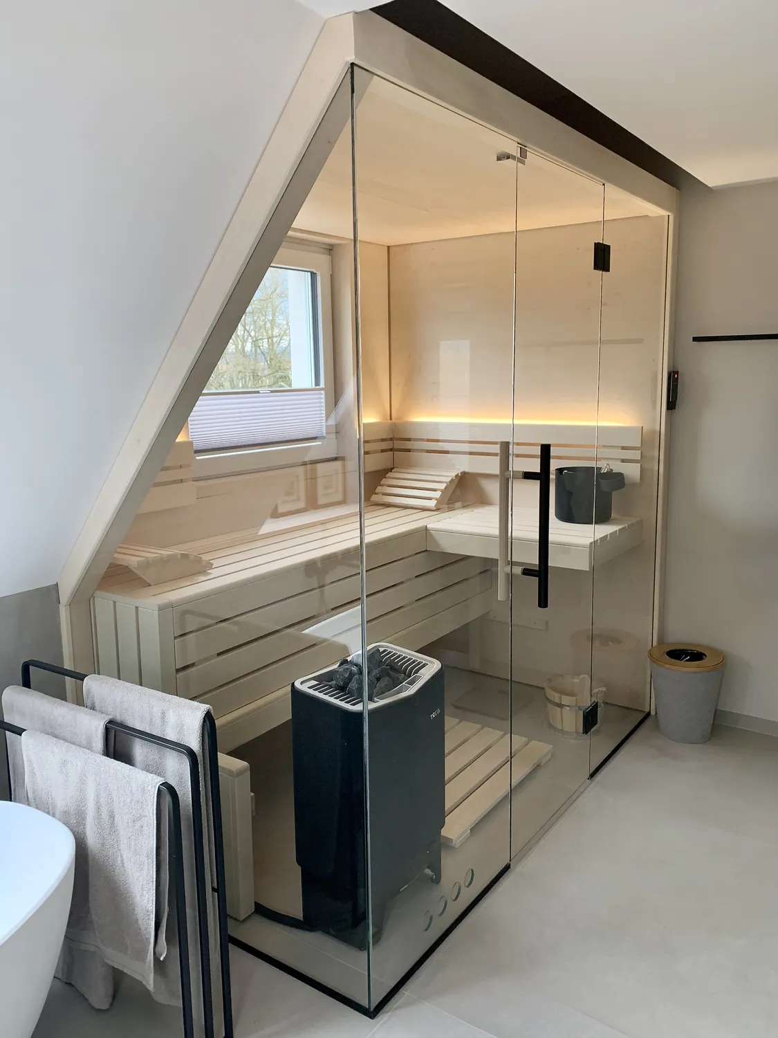 Sauna Stegmann - Wellness & More - Designsauna in einem Badezimmer im Raum Aschaffenburg