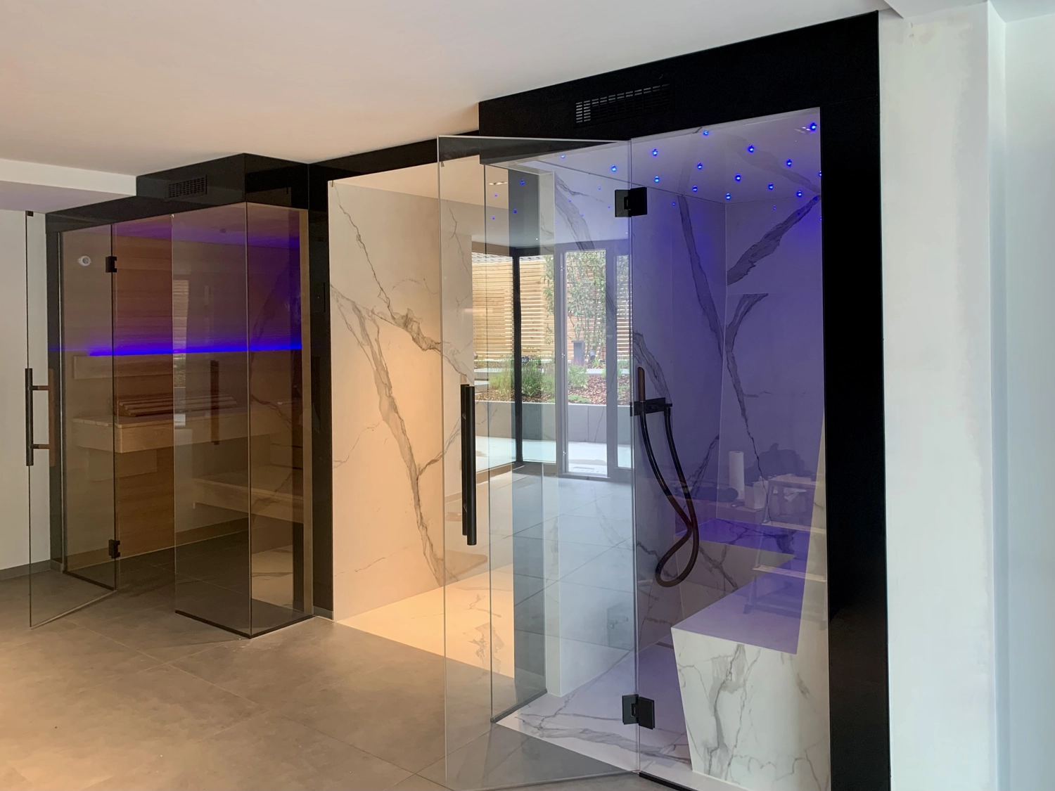 Sauna Stegmann - Wellness & More - Luxuriöses Dampfbad mit Glastür und LED-Beleuchtung
